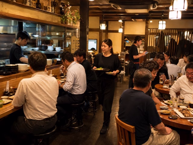 店舗オペレーションを仕組み化した地方飲食店のイメージ